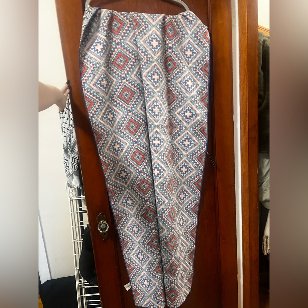 Tesalate Microfibre Beach Towel Geometric Patterned - Blue and Red